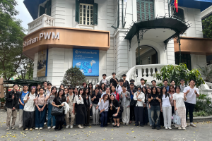 THAM QUAN SHINHAN BANK VIỆT NAM: TRẢI NGHIỆM THỰC TẾ NGÀNH TÀI CHÍNH NGÂN HÀNG CỦA SINH VIÊN KHÓA 62 CHƯƠNG TRÌNH DB